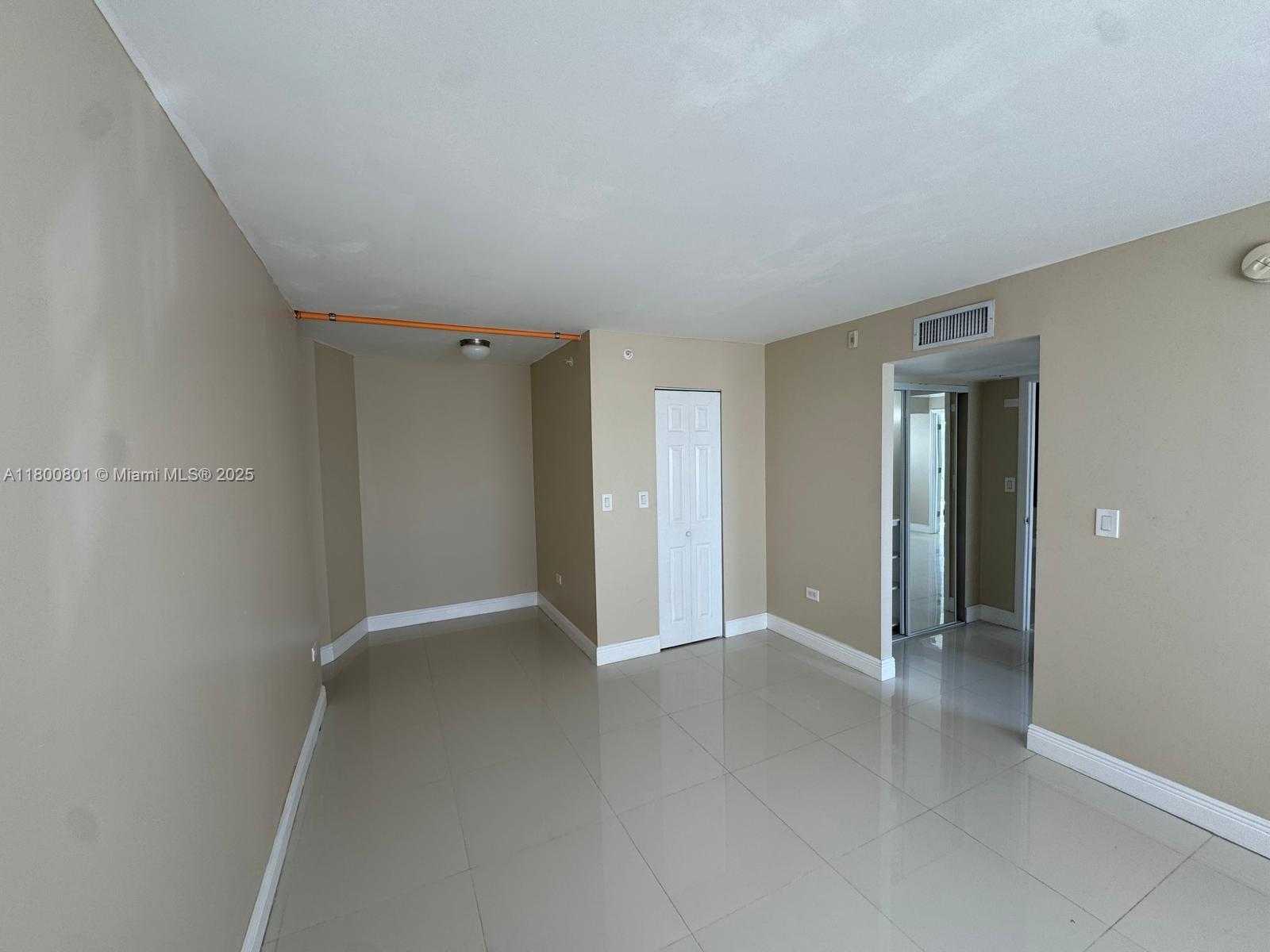 Small Image of 1881 #6A, Miami Beach Number 3
