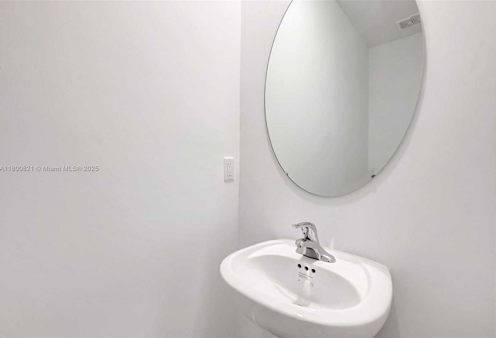 Small Image of 12921 NORTH WEST 24TH AVE, Miami Number 14
