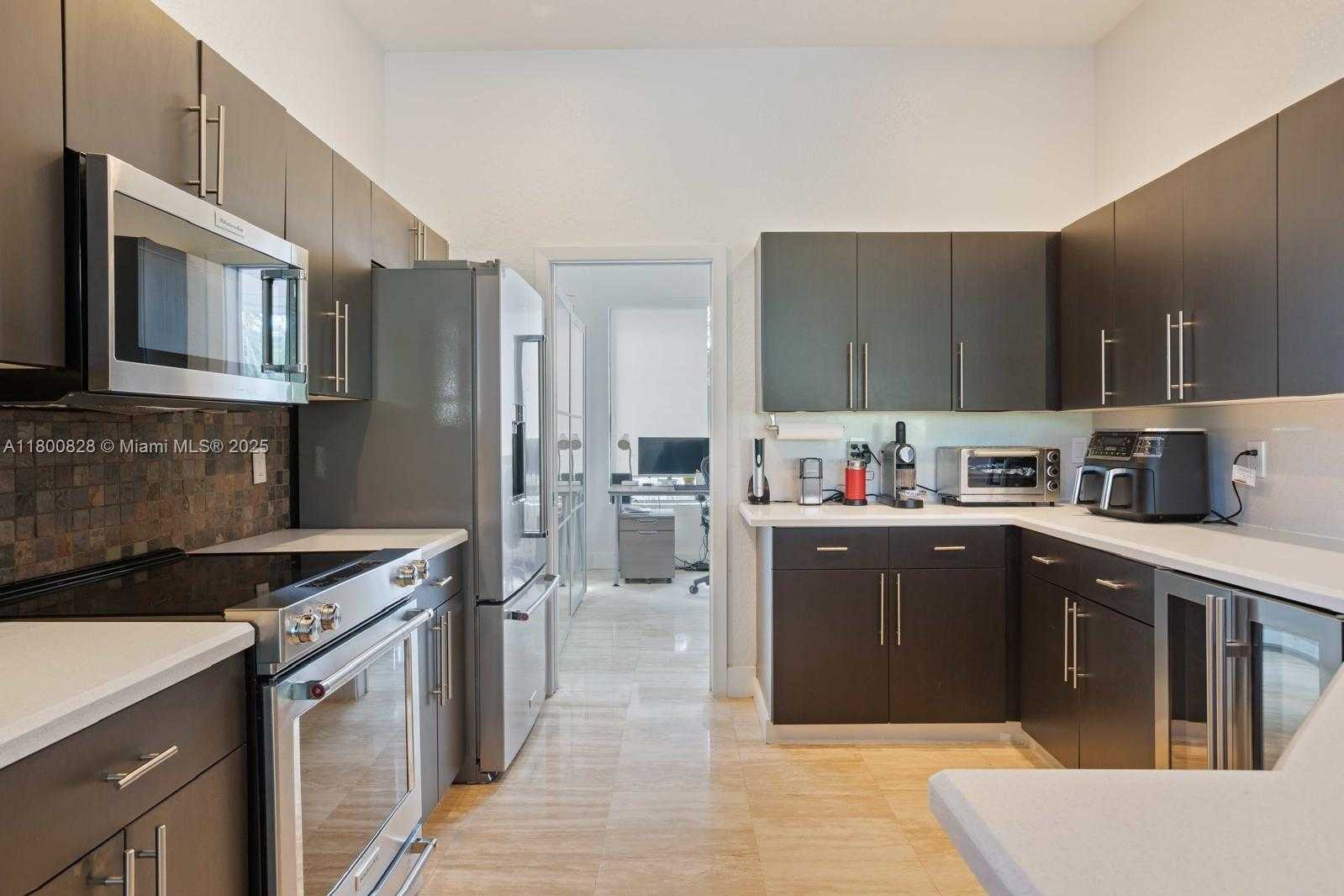 Small Image of 1846 HARBOR VIEW CIR #1846, Weston Number 20
