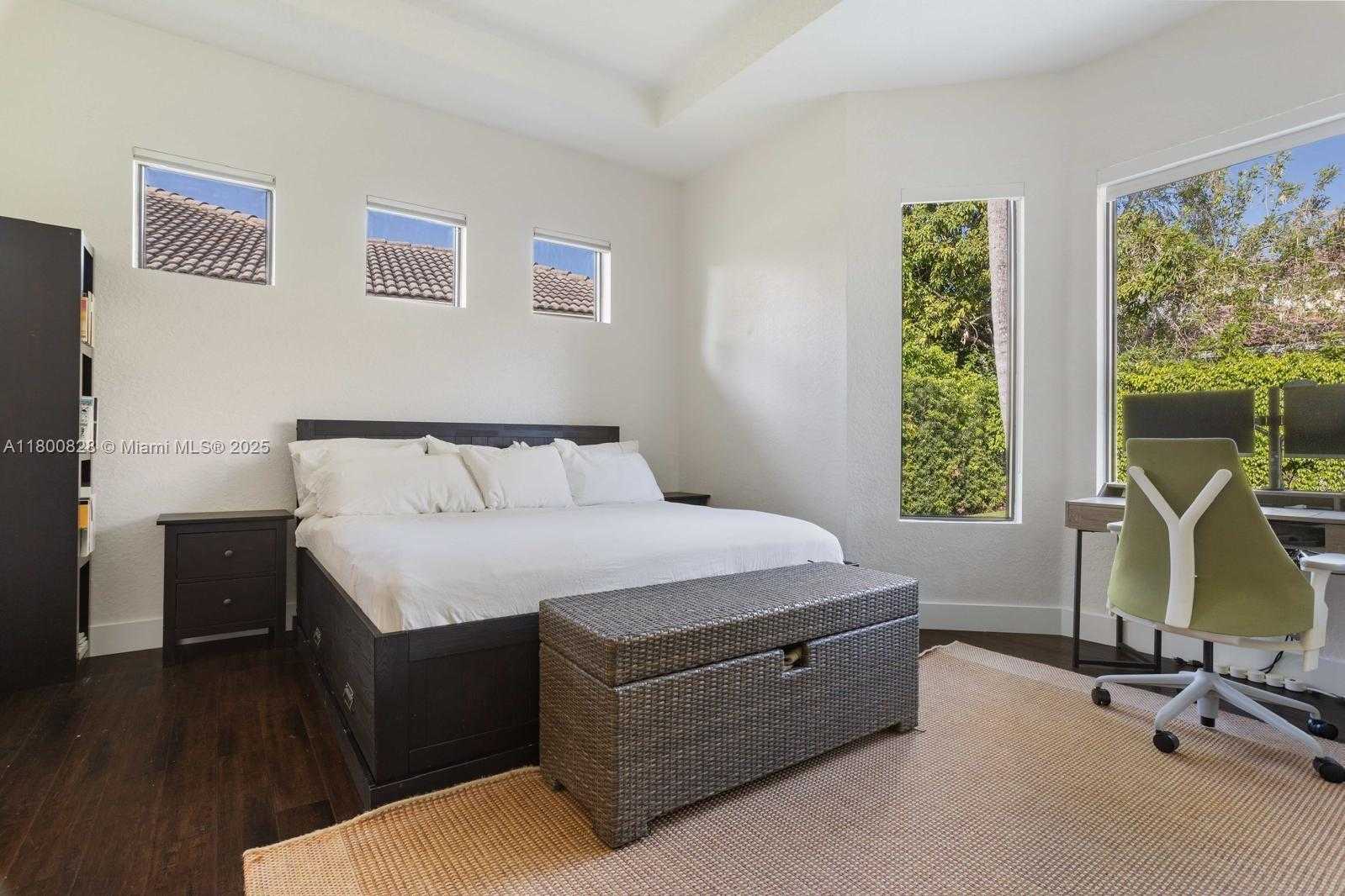 Small Image of 1846 HARBOR VIEW CIR #1846, Weston Number 22