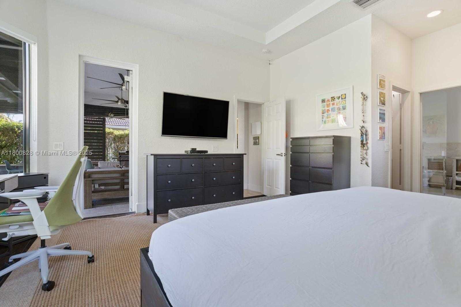 Small Image of 1846 HARBOR VIEW CIR #1846, Weston Number 24