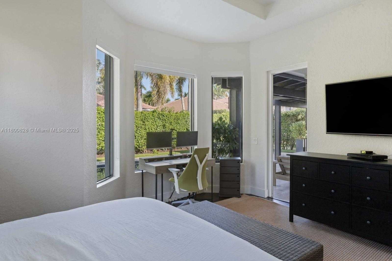 Small Image of 1846 HARBOR VIEW CIR #1846, Weston Number 25