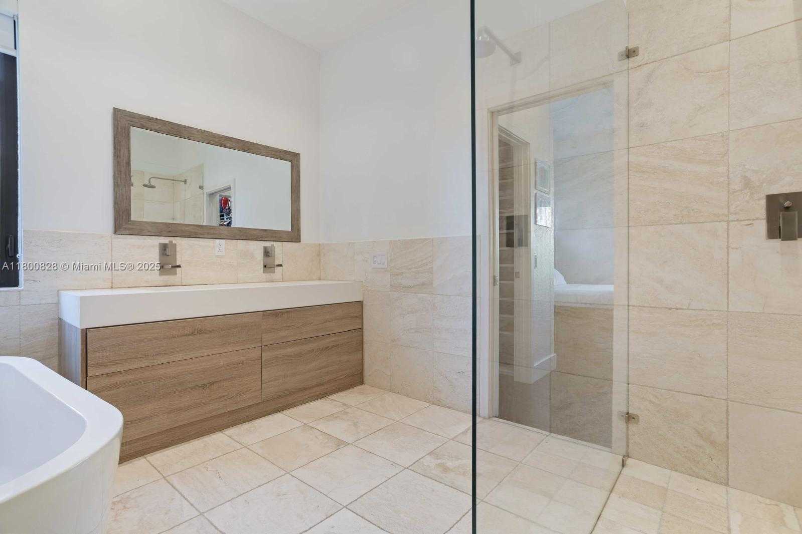 Small Image of 1846 HARBOR VIEW CIR #1846, Weston Number 28