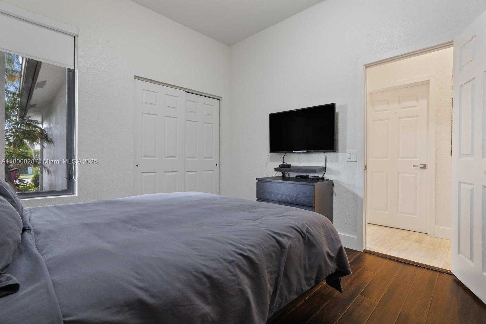 Small Image of 1846 HARBOR VIEW CIR #1846, Weston Number 30