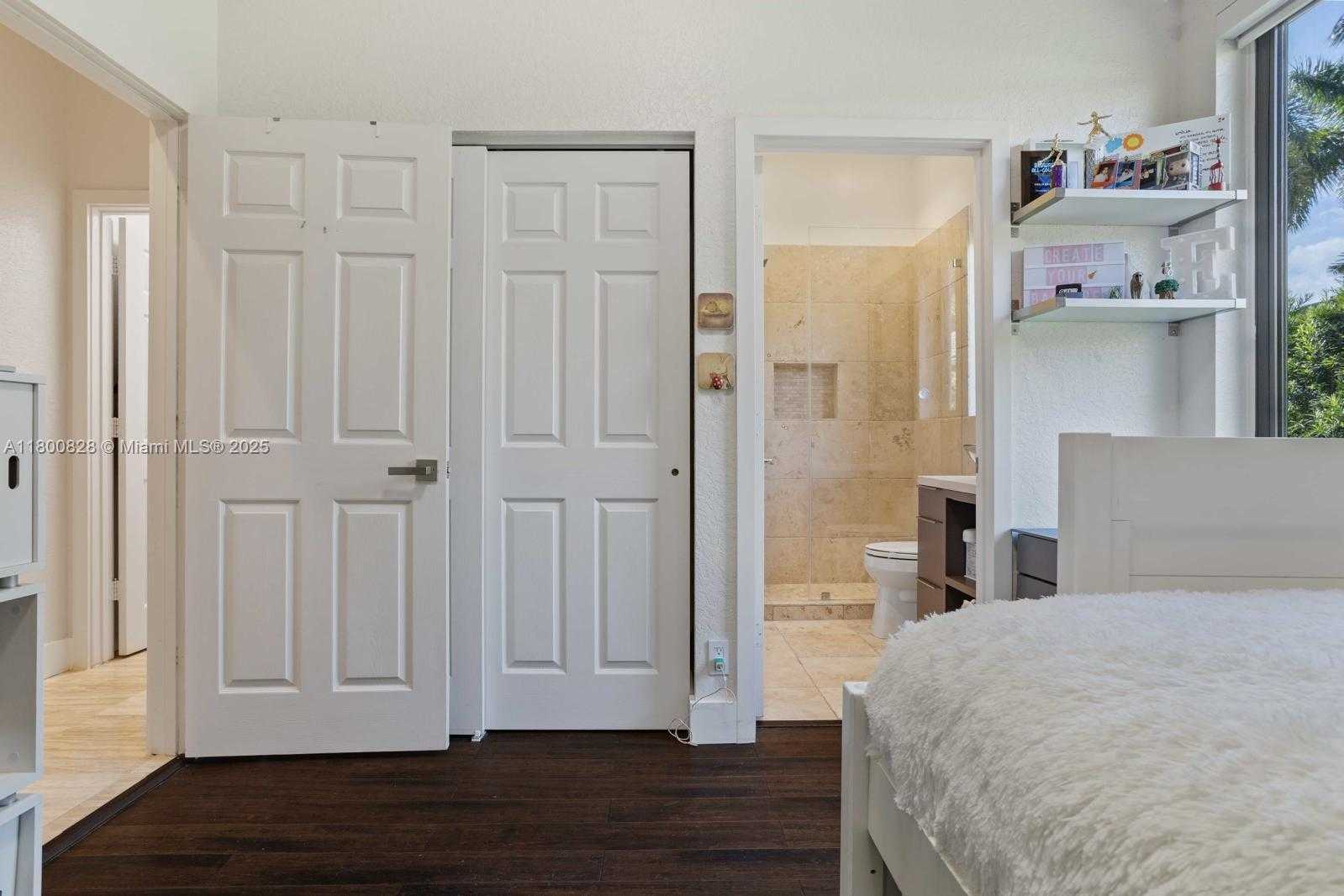 Small Image of 1846 HARBOR VIEW CIR #1846, Weston Number 34