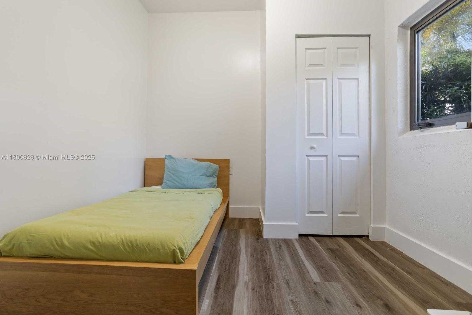 Small Image of 1846 HARBOR VIEW CIR #1846, Weston Number 37
