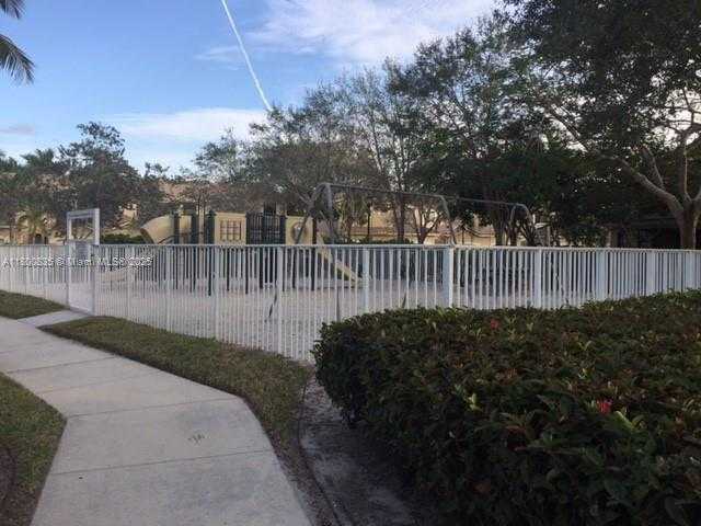 Small Image of 3894 TREE TOP DR, Weston Number 44
