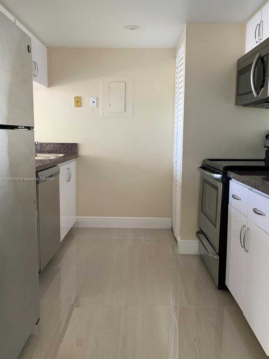 Small Image of 7601 EAST TREASURE DR #714, North Bay Village Number 26
