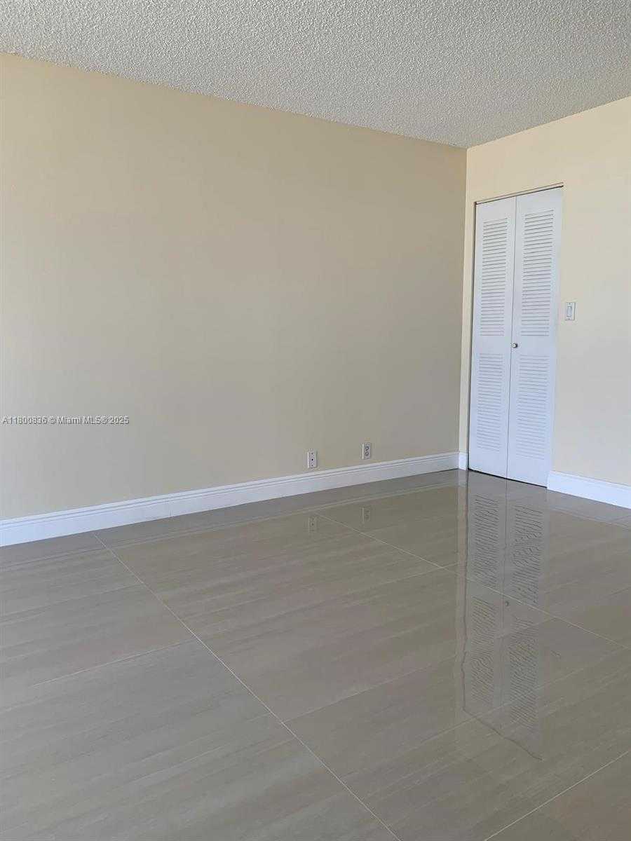 Small Image of 7601 EAST TREASURE DR #714, North Bay Village Number 28