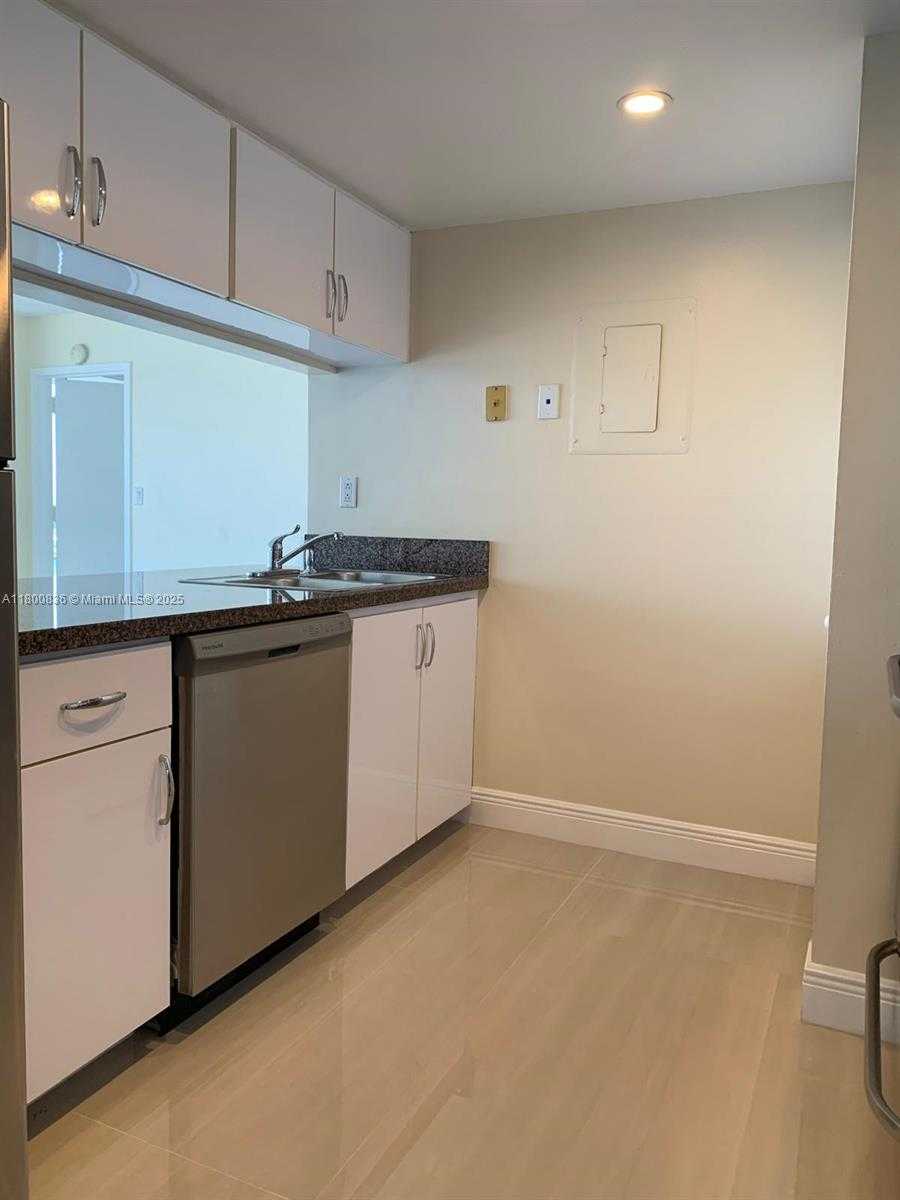 Small Image of 7601 EAST TREASURE DR #714, North Bay Village Number 31