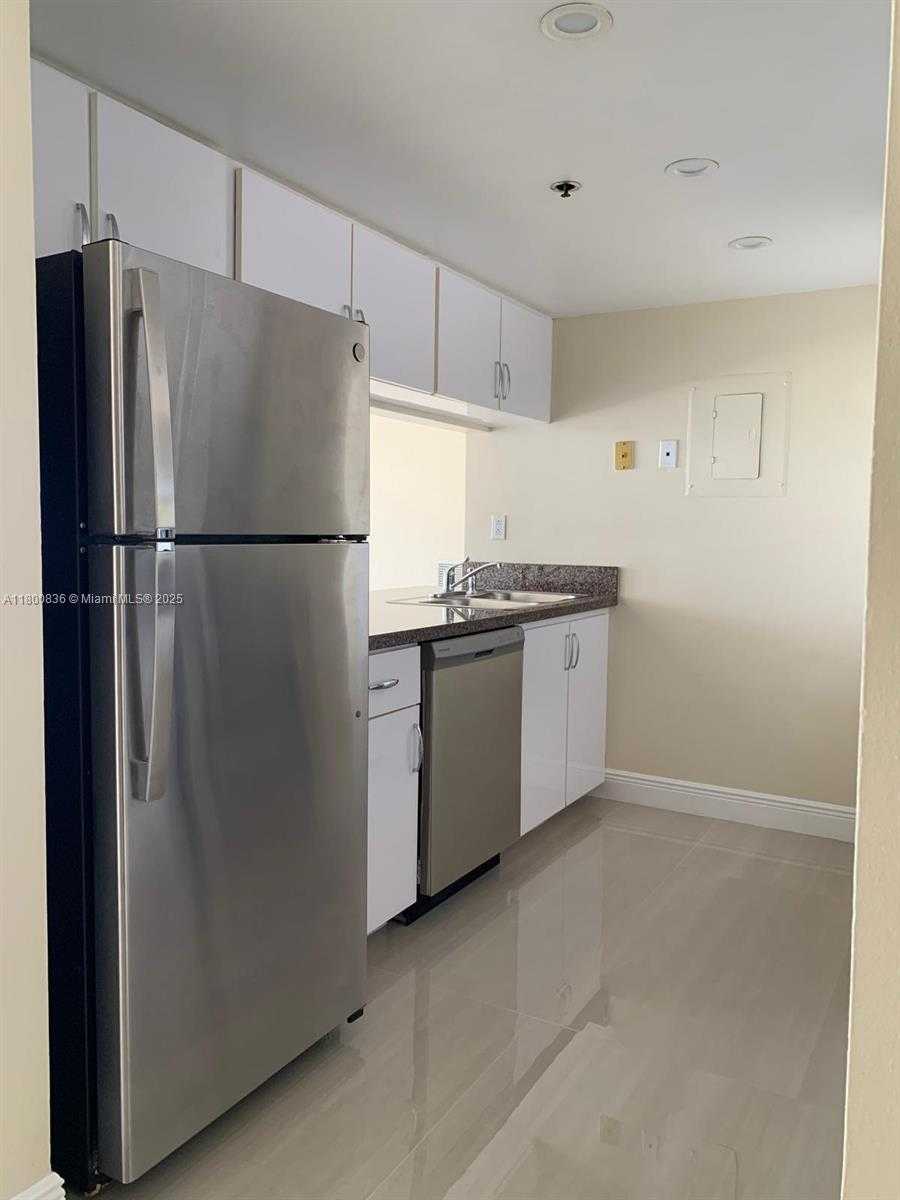 Small Image of 7601 EAST TREASURE DR #714, North Bay Village Number 36