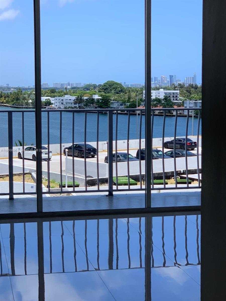 Small Image of 7601 EAST TREASURE DR #714, North Bay Village Number 38