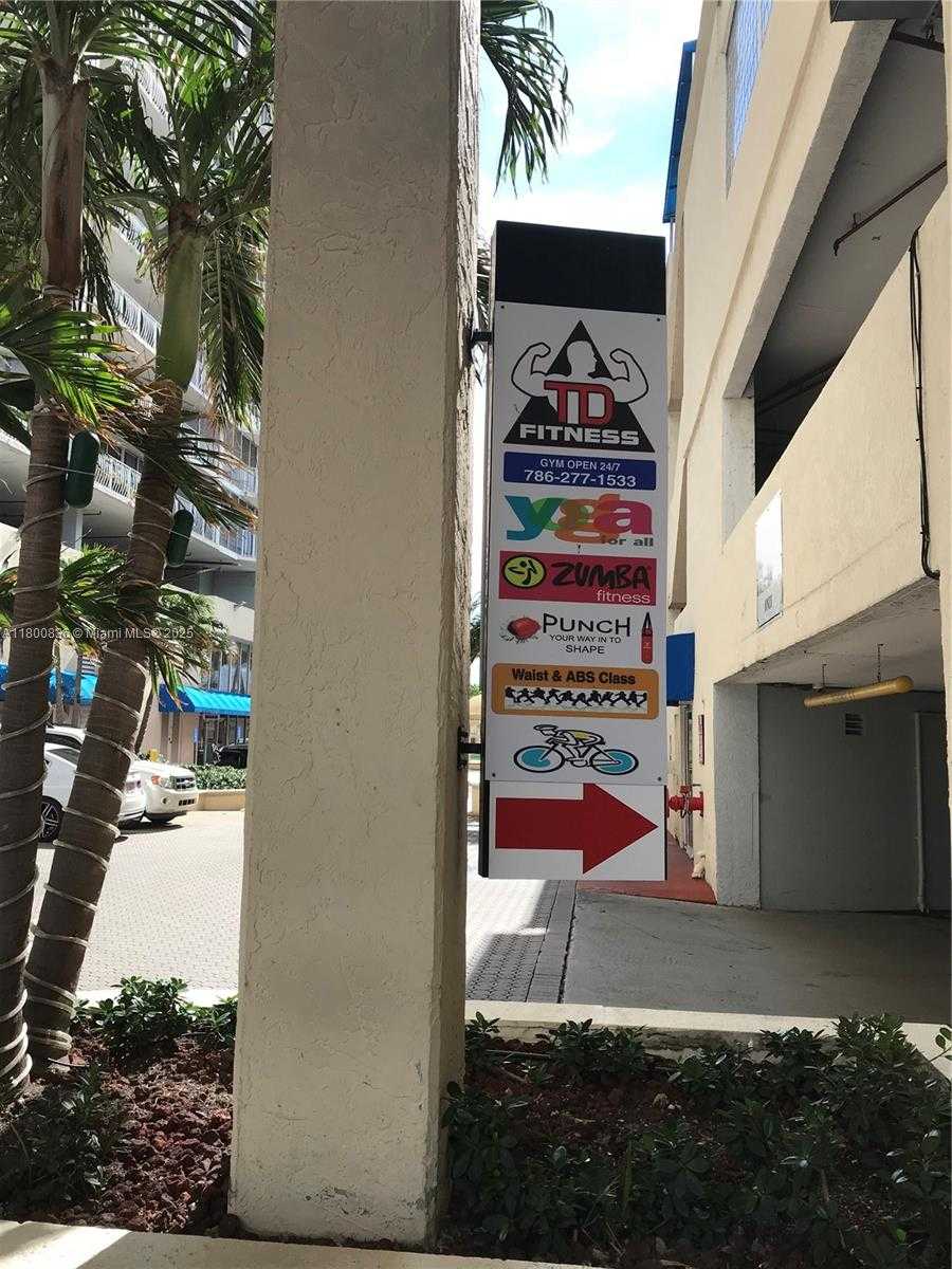 Small Image of 7601 EAST TREASURE DR #714, North Bay Village Number 49