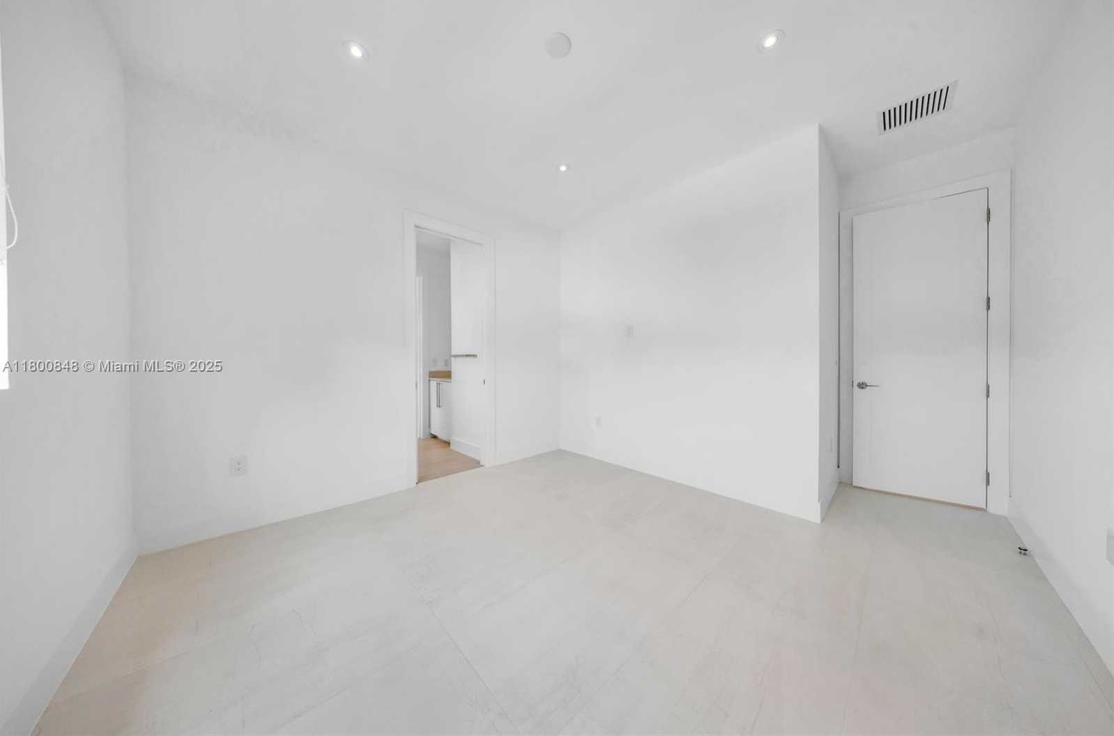 Small Image of 2921 SOUTH WEST 26TH ST, Miami Number 48