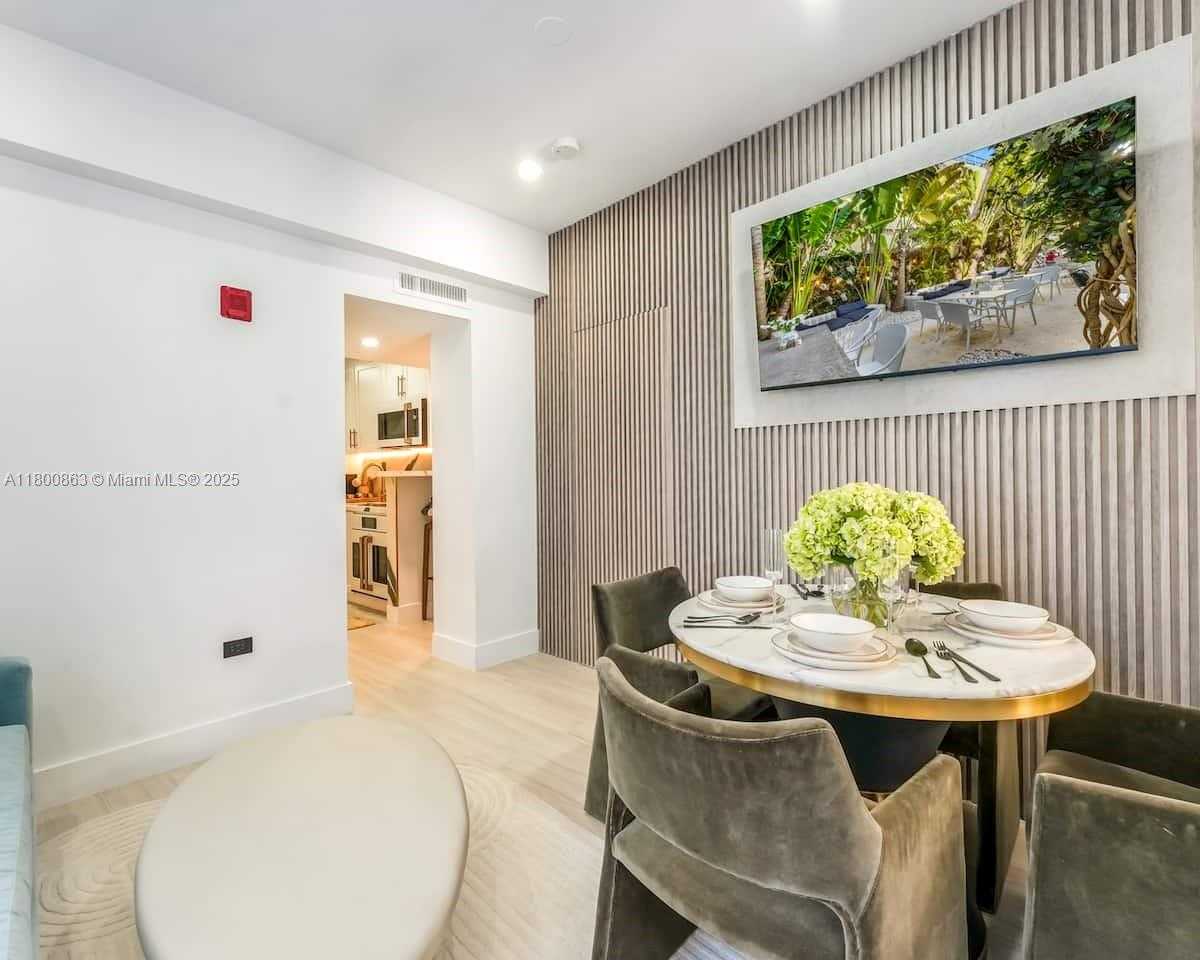Small Image of 100 COLLINS AVE #202, Miami Beach Number 14