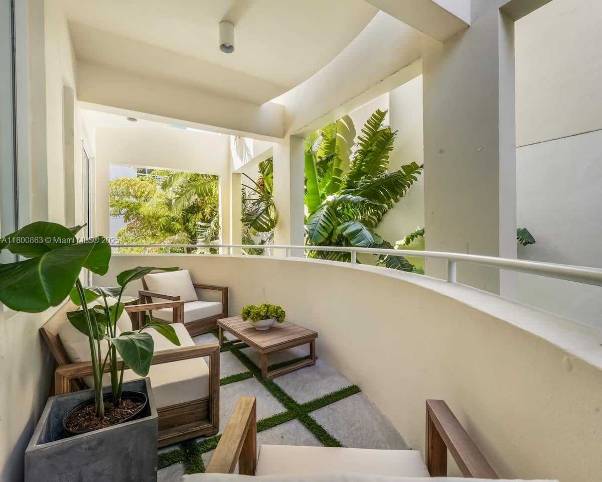 Small Image of 100 COLLINS AVE #202, Miami Beach Number 18