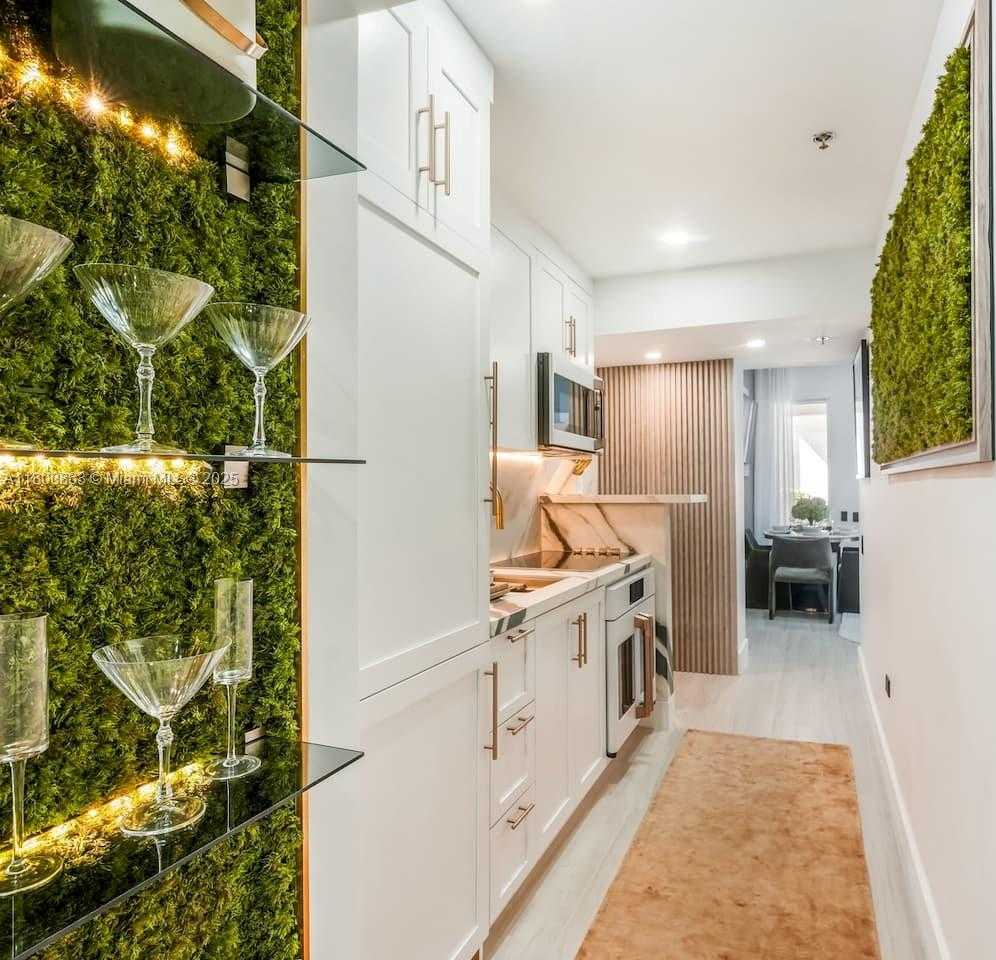 Small Image of 100 COLLINS AVE #202, Miami Beach Number 3