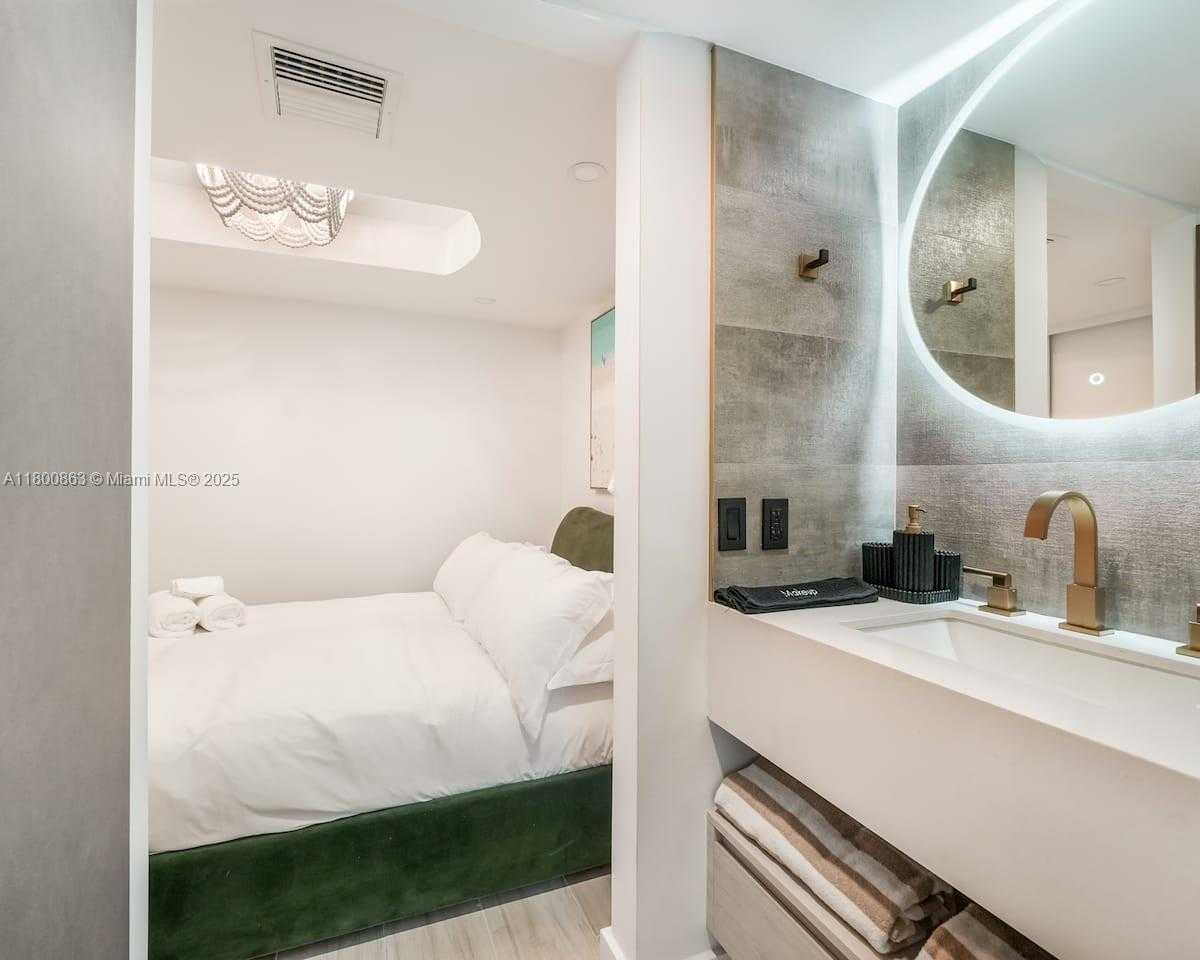 Small Image of 100 COLLINS AVE #202, Miami Beach Number 7