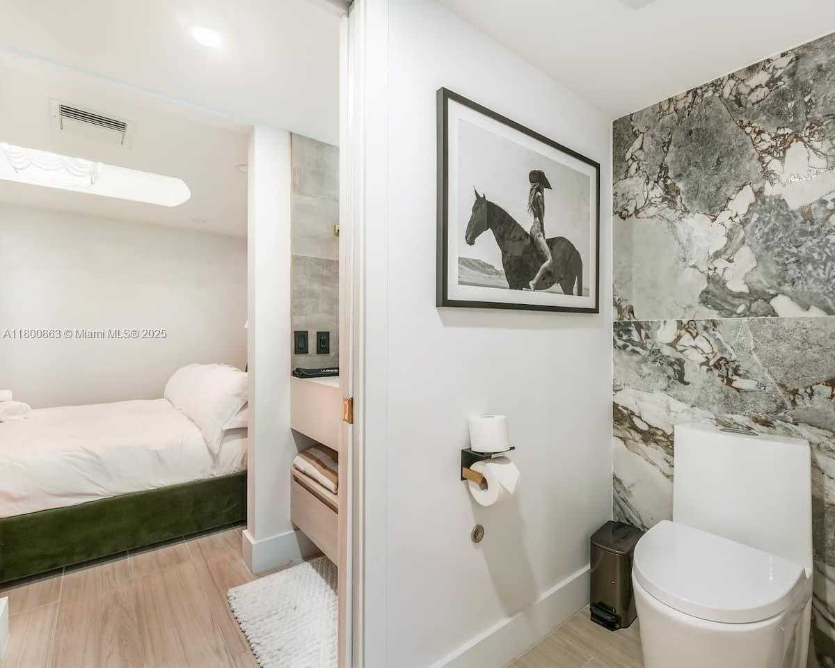 Small Image of 100 COLLINS AVE #202, Miami Beach Number 8