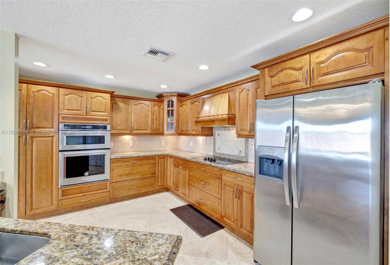 Small Image of 10425 BERMUDA DR, Cooper City Number 11