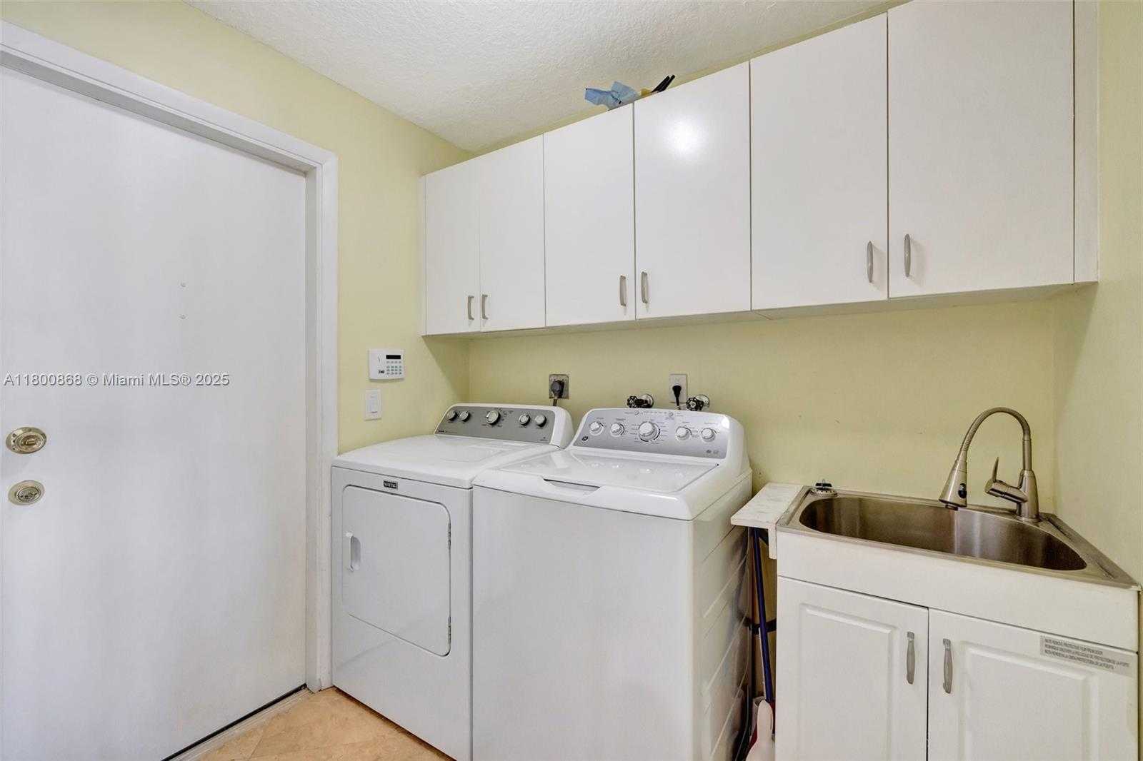 Small Image of 10425 BERMUDA DR, Cooper City Number 12