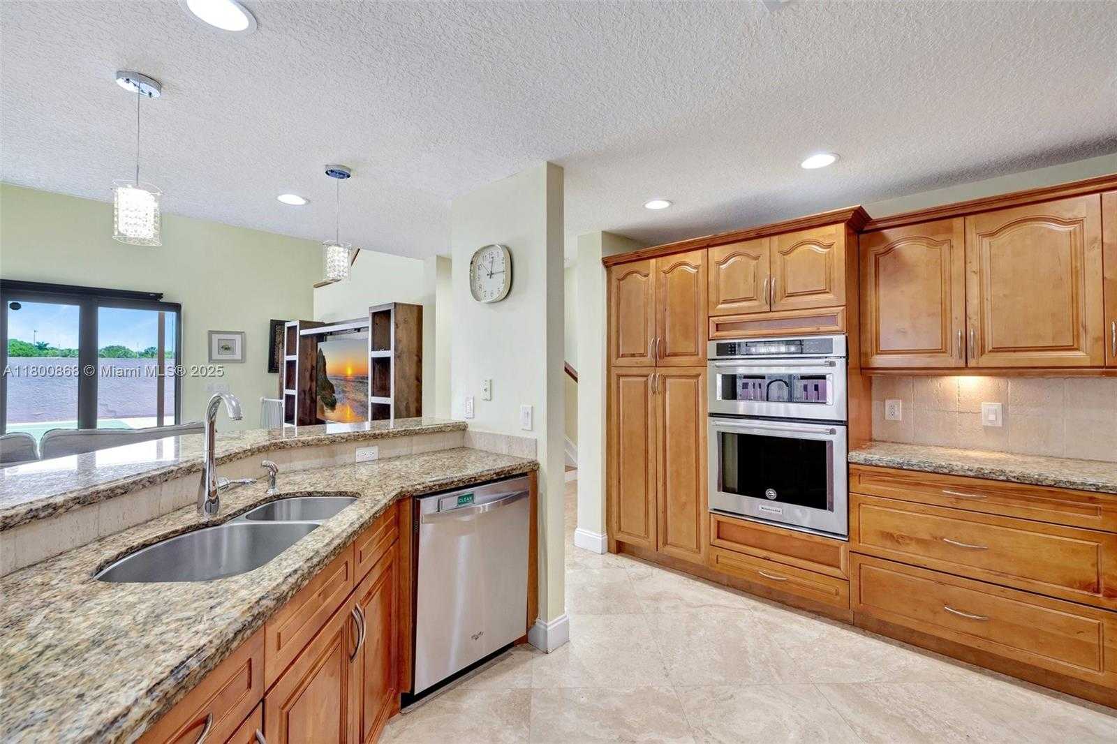 Small Image of 10425 BERMUDA DR, Cooper City Number 13
