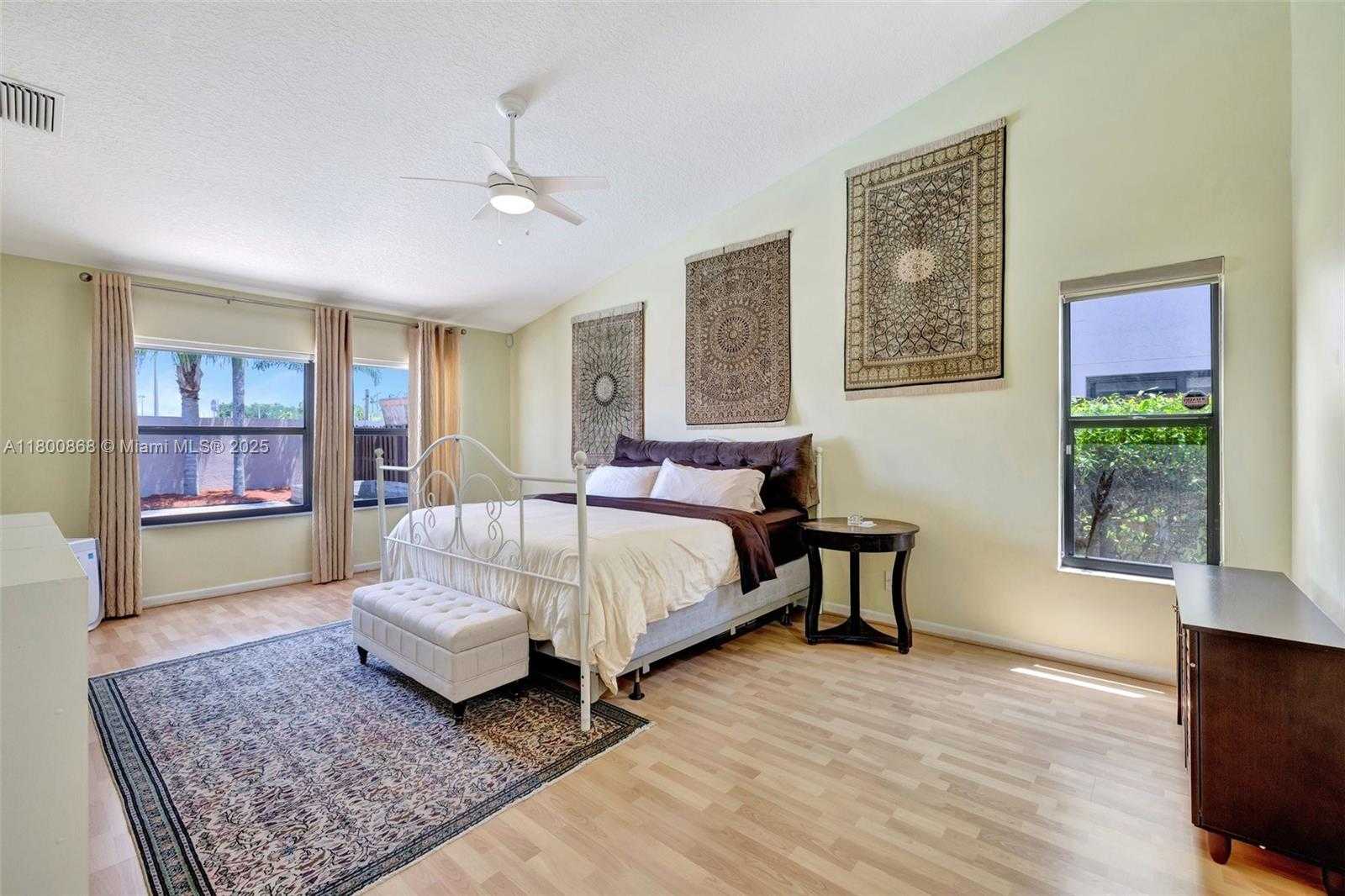 Small Image of 10425 BERMUDA DR, Cooper City Number 14