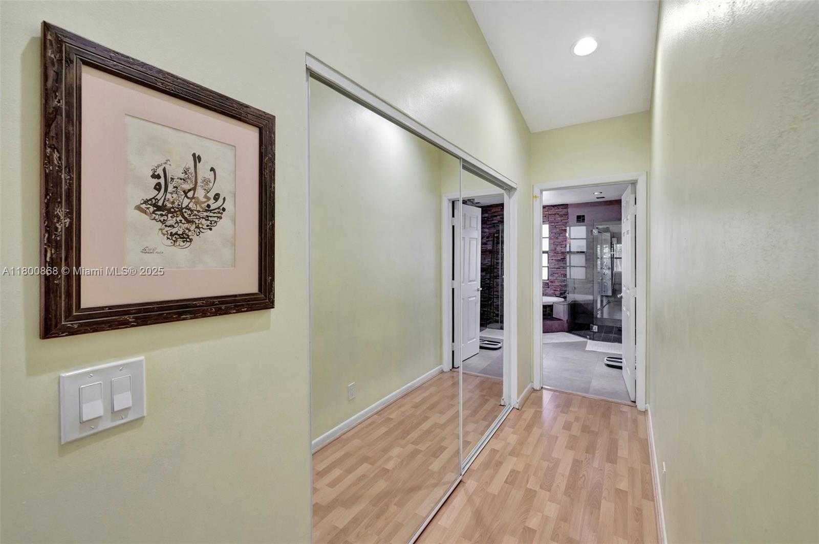 Small Image of 10425 BERMUDA DR, Cooper City Number 16