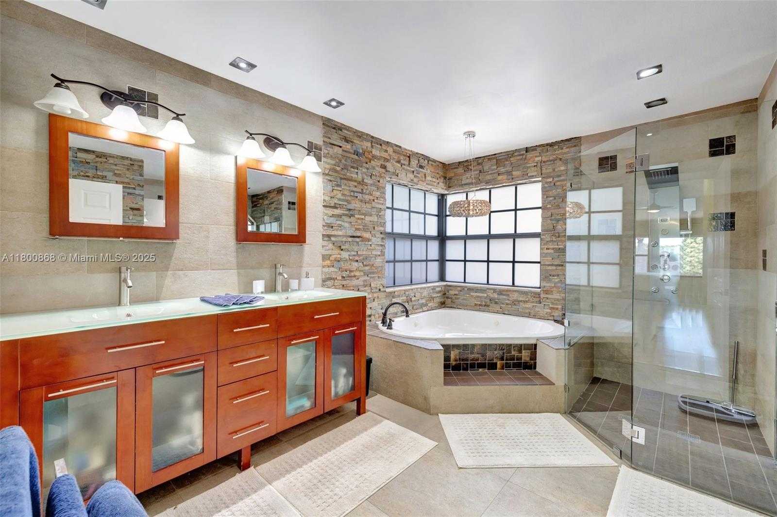 Small Image of 10425 BERMUDA DR, Cooper City Number 18