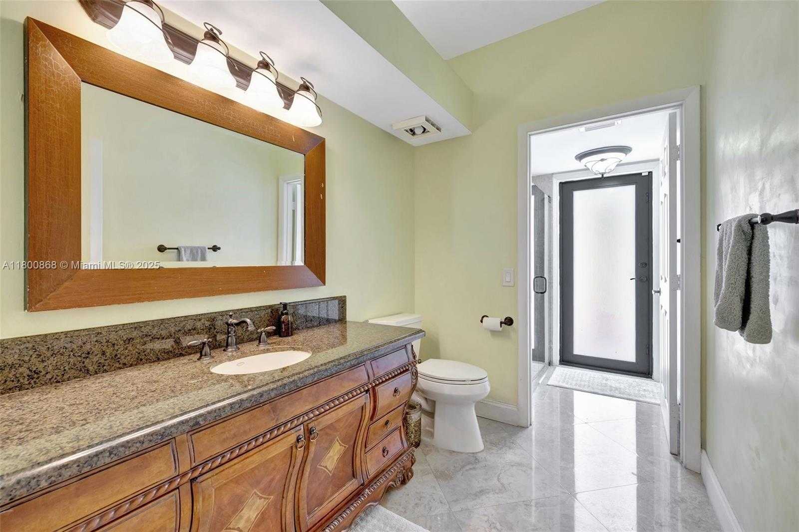 Small Image of 10425 BERMUDA DR, Cooper City Number 22