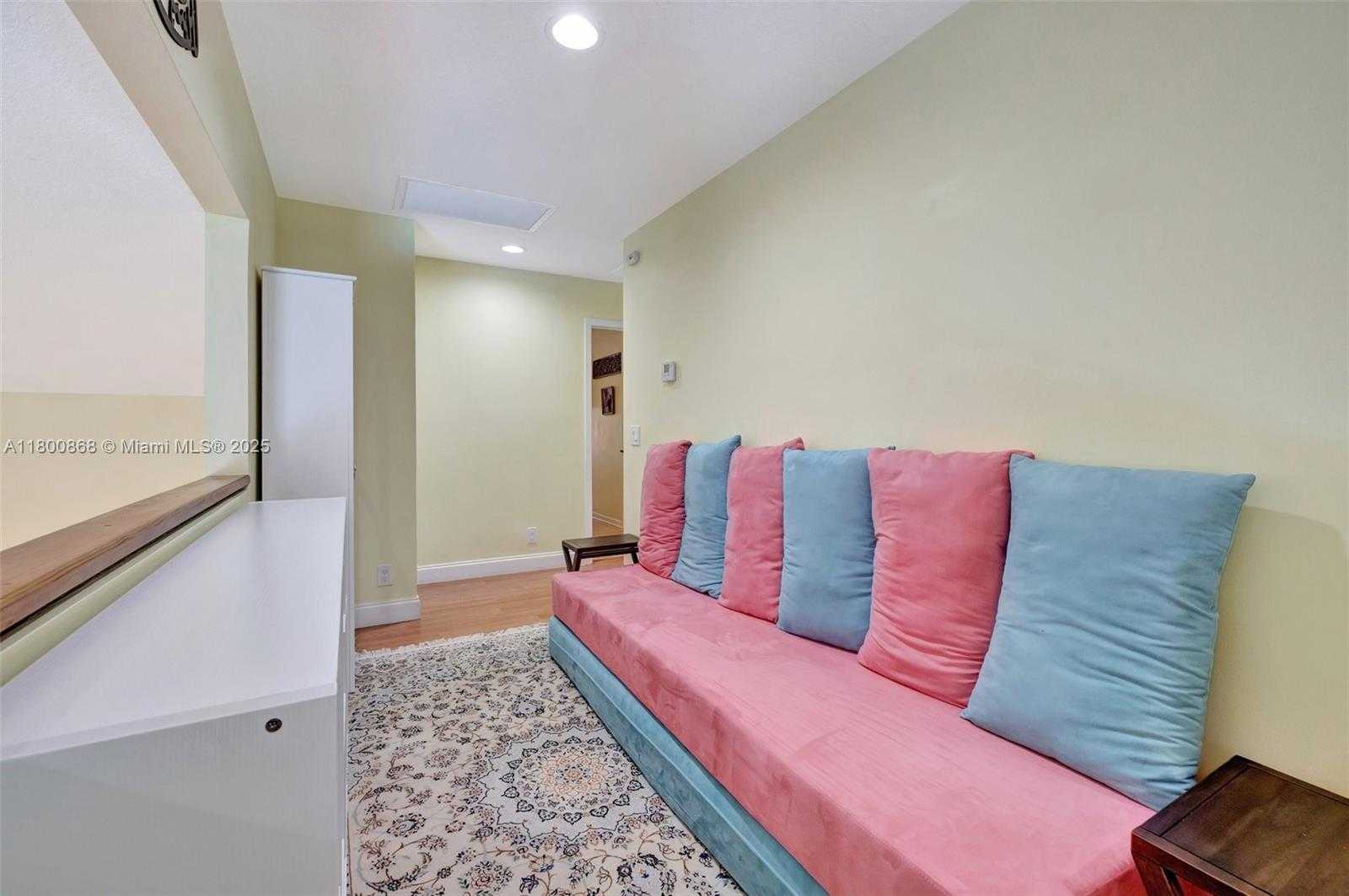Small Image of 10425 BERMUDA DR, Cooper City Number 26