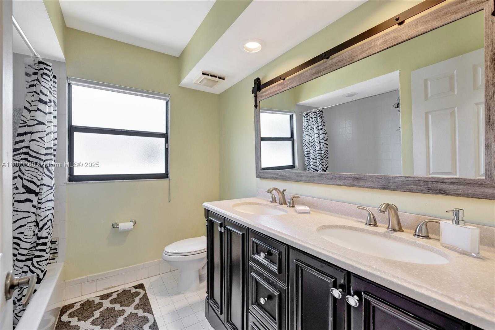 Small Image of 10425 BERMUDA DR, Cooper City Number 30