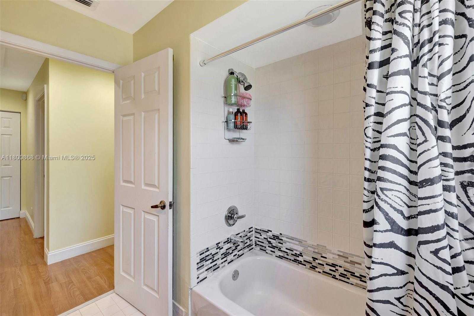 Small Image of 10425 BERMUDA DR, Cooper City Number 31