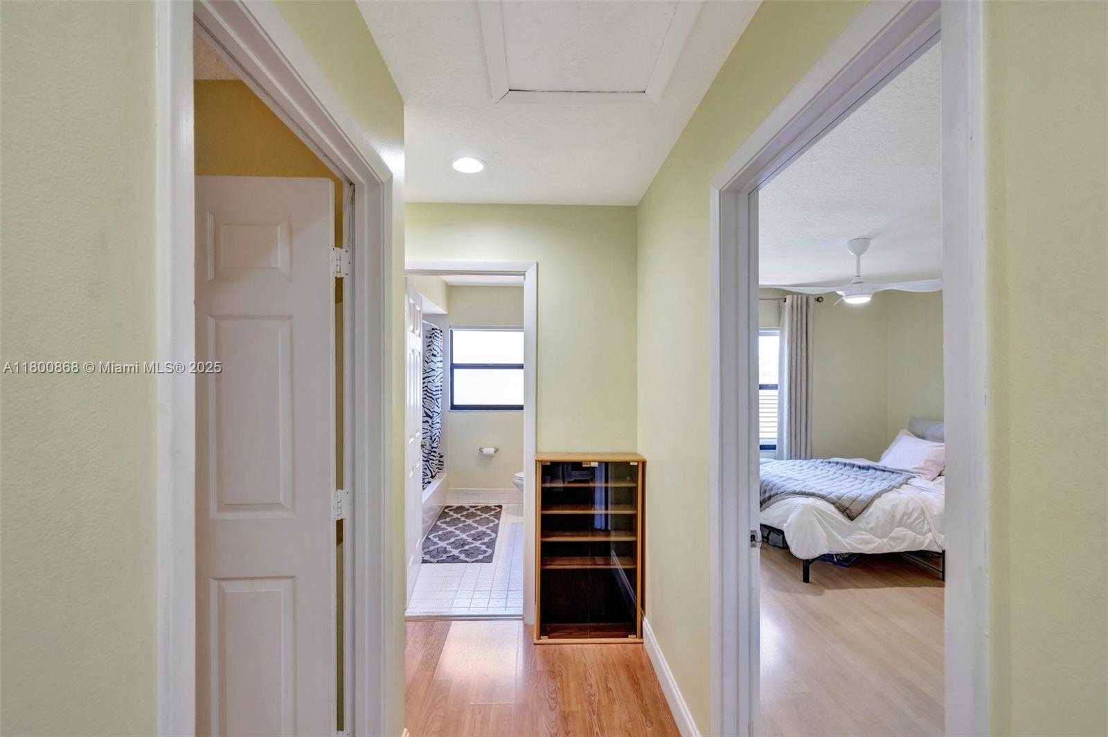 Small Image of 10425 BERMUDA DR, Cooper City Number 32