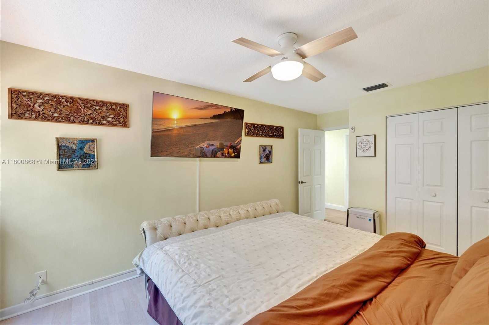 Small Image of 10425 BERMUDA DR, Cooper City Number 34