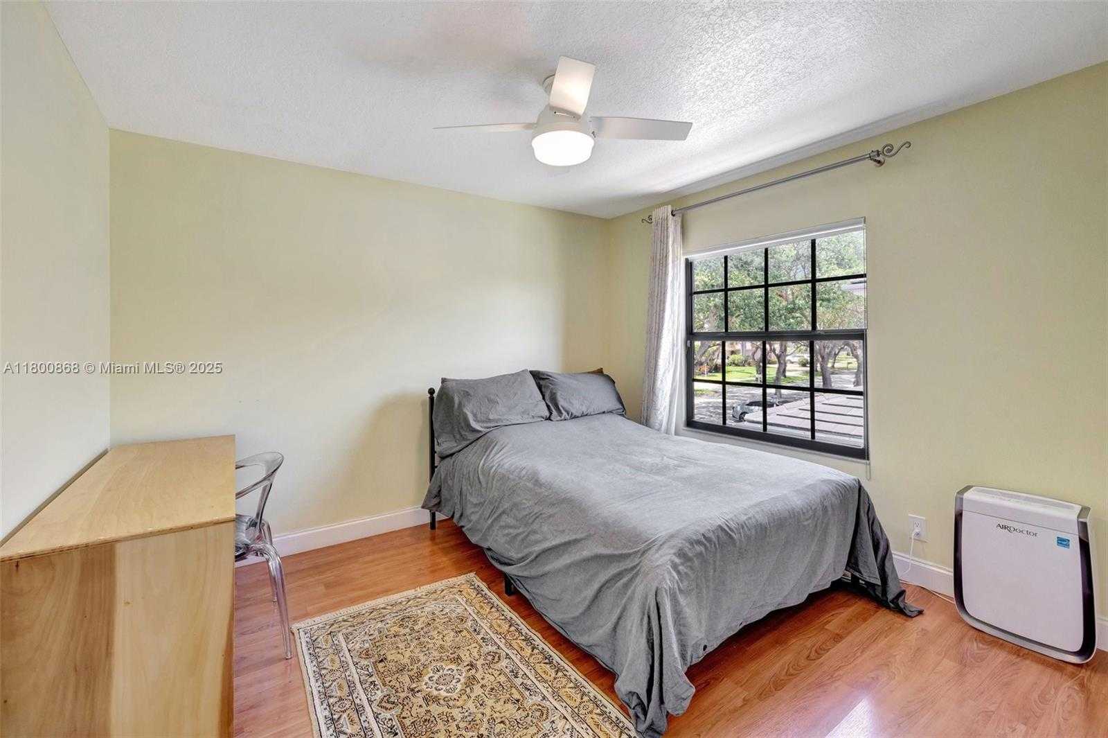 Small Image of 10425 BERMUDA DR, Cooper City Number 35