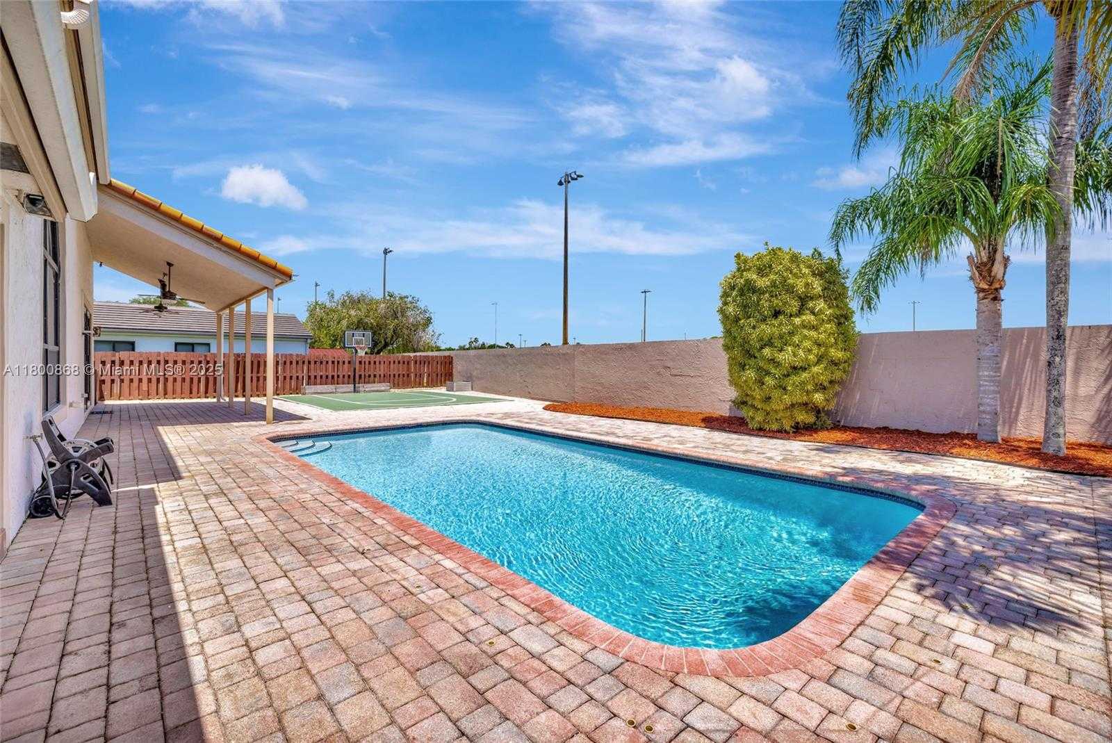 Small Image of 10425 BERMUDA DR, Cooper City Number 37