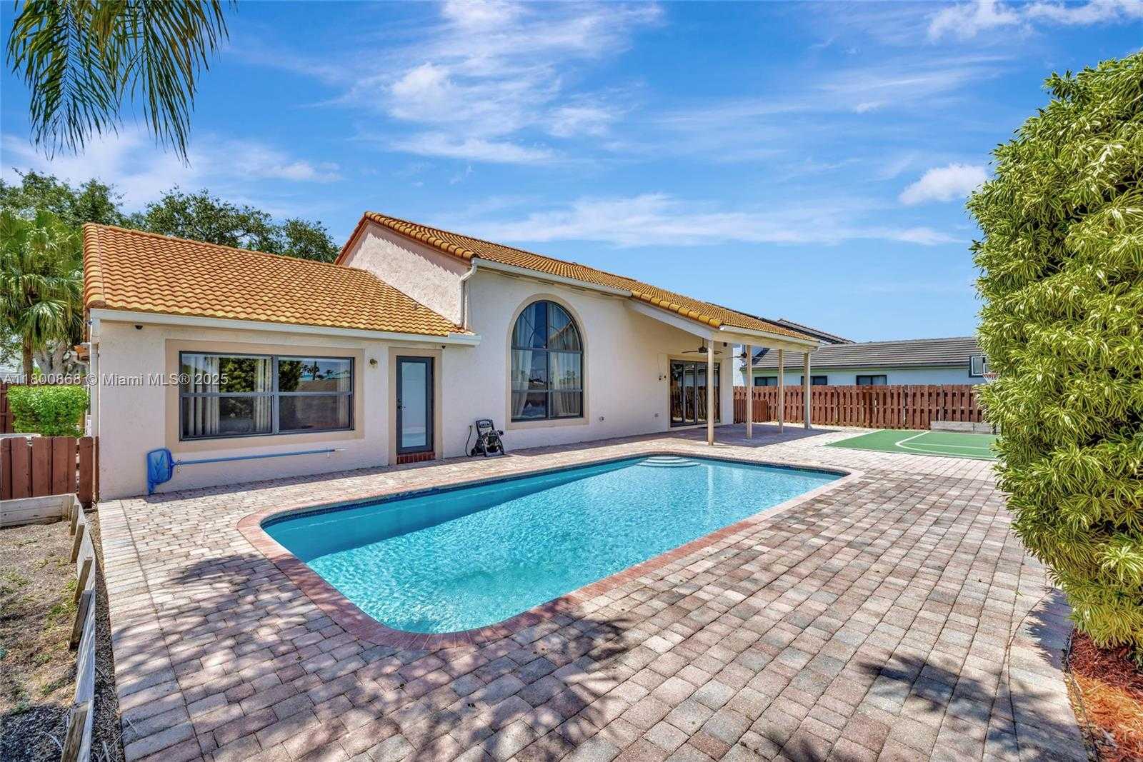 Small Image of 10425 BERMUDA DR, Cooper City Number 38