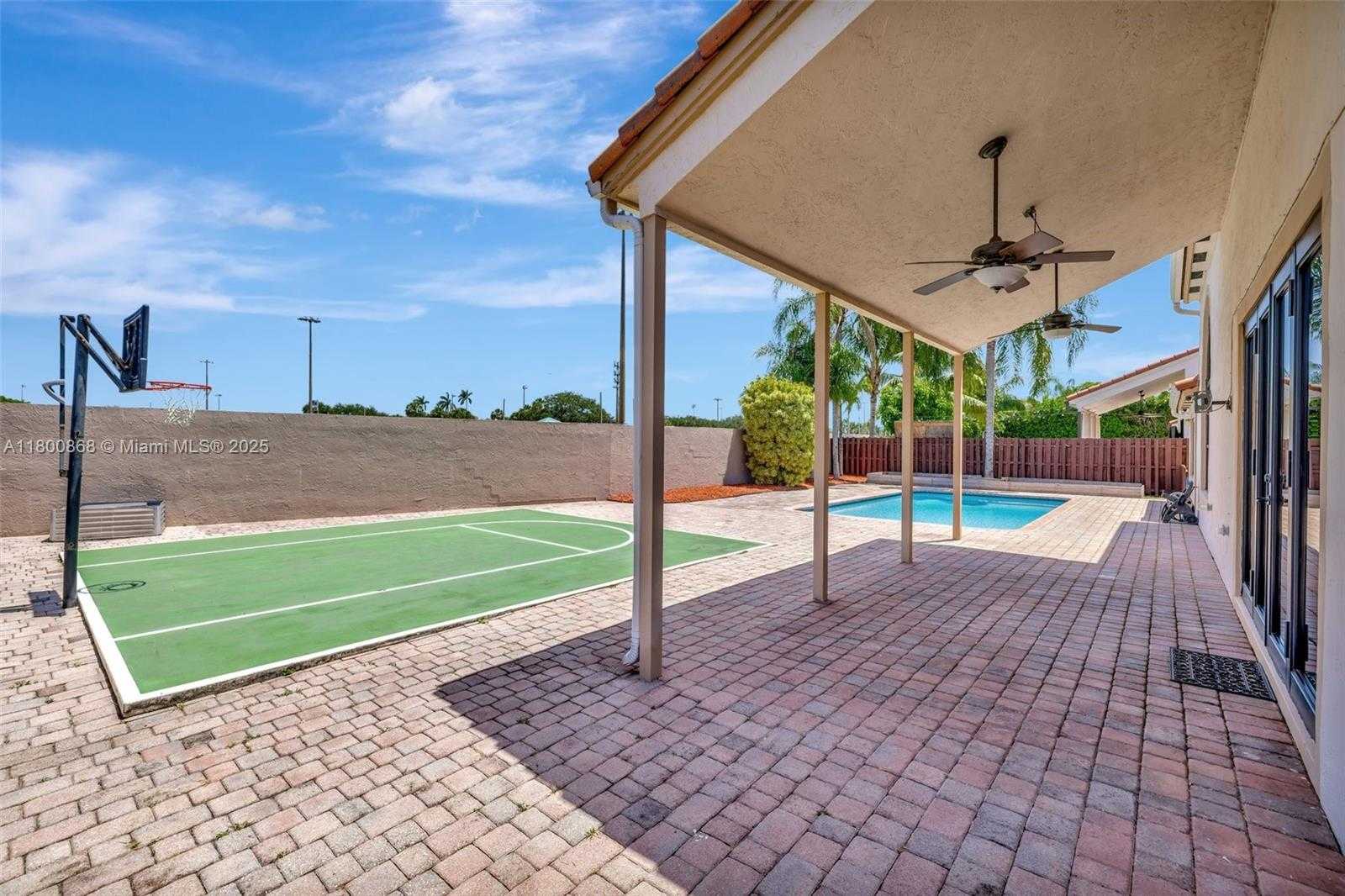 Small Image of 10425 BERMUDA DR, Cooper City Number 39
