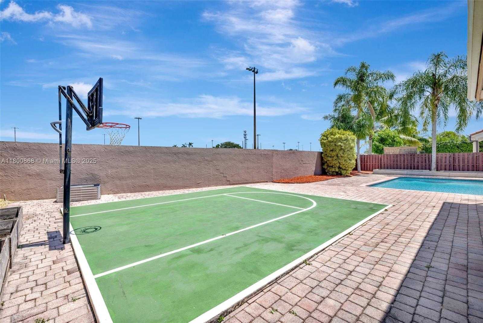 Small Image of 10425 BERMUDA DR, Cooper City Number 40