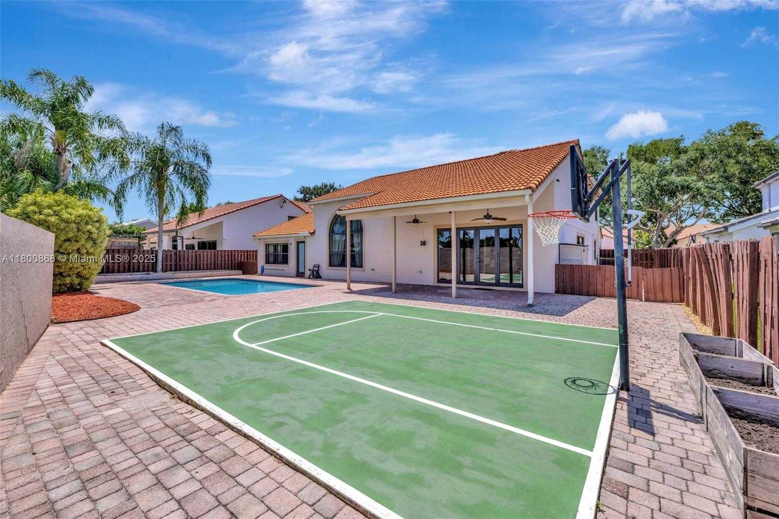 Small Image of 10425 BERMUDA DR, Cooper City Number 41