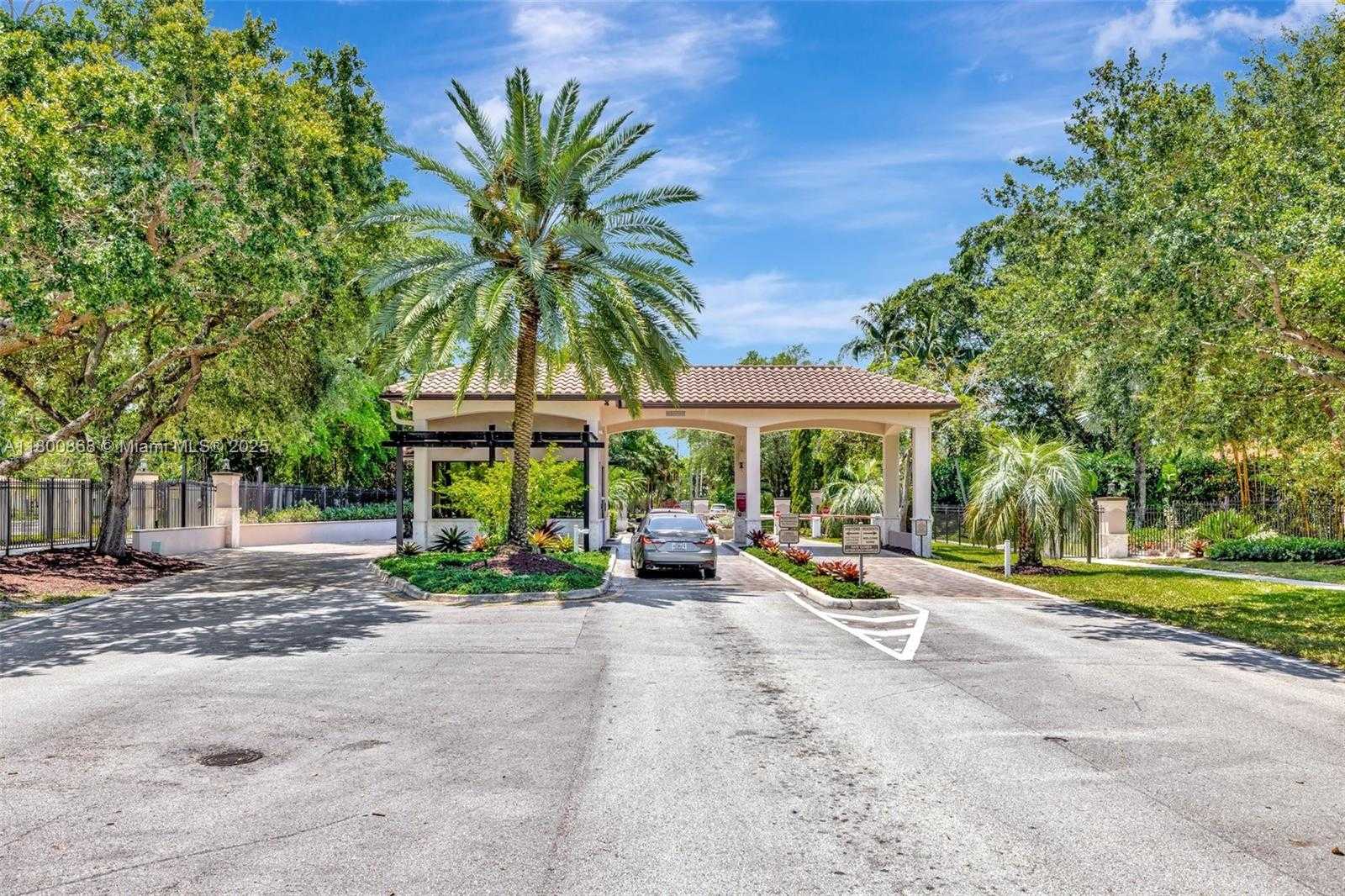 Small Image of 10425 BERMUDA DR, Cooper City Number 43