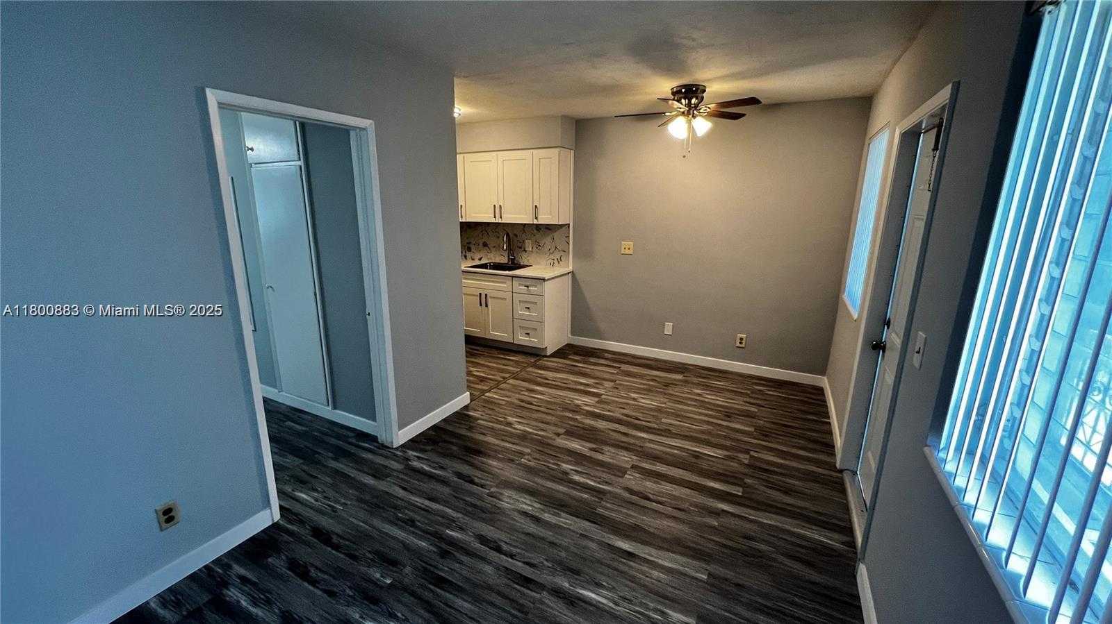 Small Image of 2211 LINCOLN ST #7, Hollywood Number 3