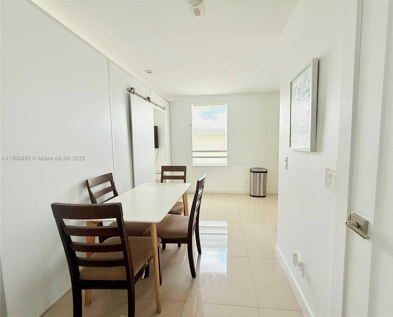 Small Image of 924 MARSEILLE DR #38, Miami Beach Number 6