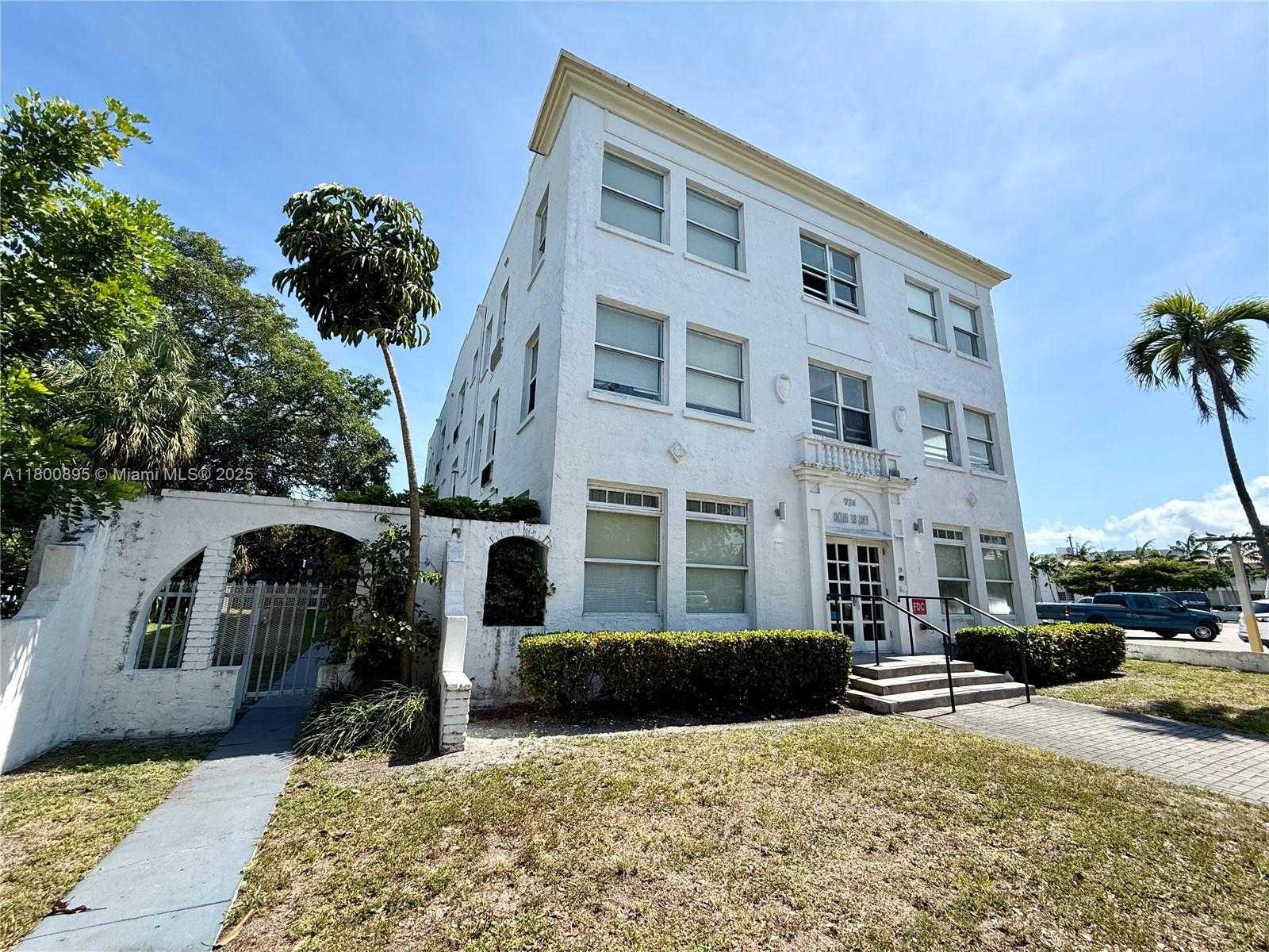 Small Image of 924 MARSEILLE DR #38, Miami Beach Number 7