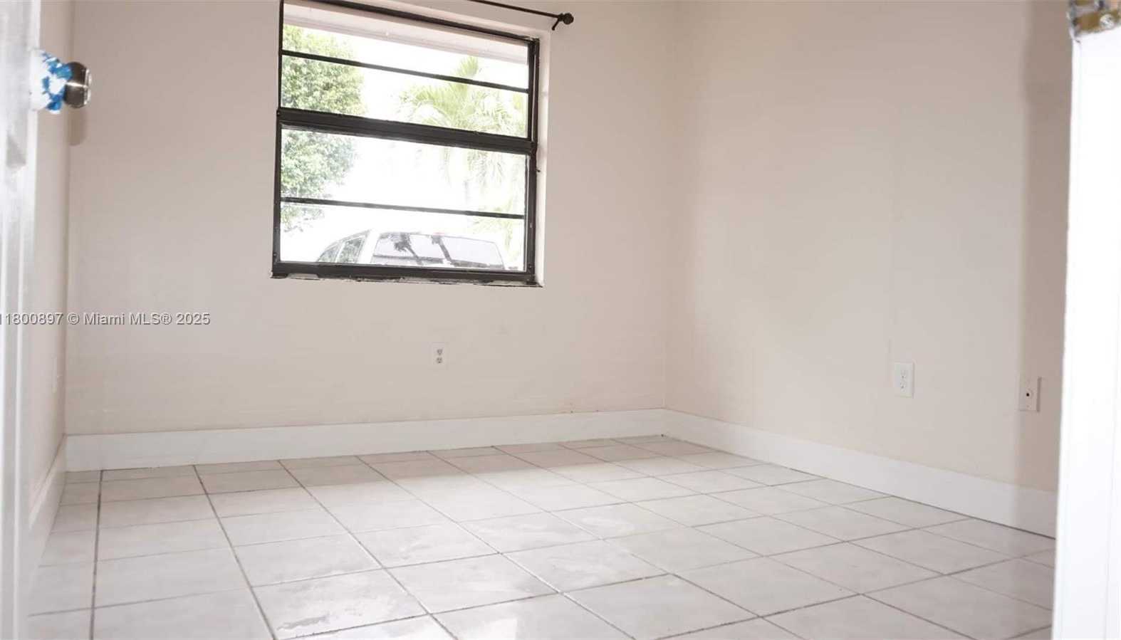 Small Image of 4909 SOUTH WEST 144TH CT, Miami Number 18
