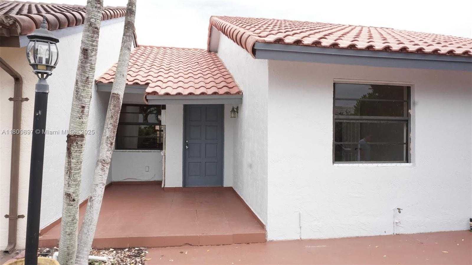 Small Image of 4909 SOUTH WEST 144TH CT, Miami Number 2