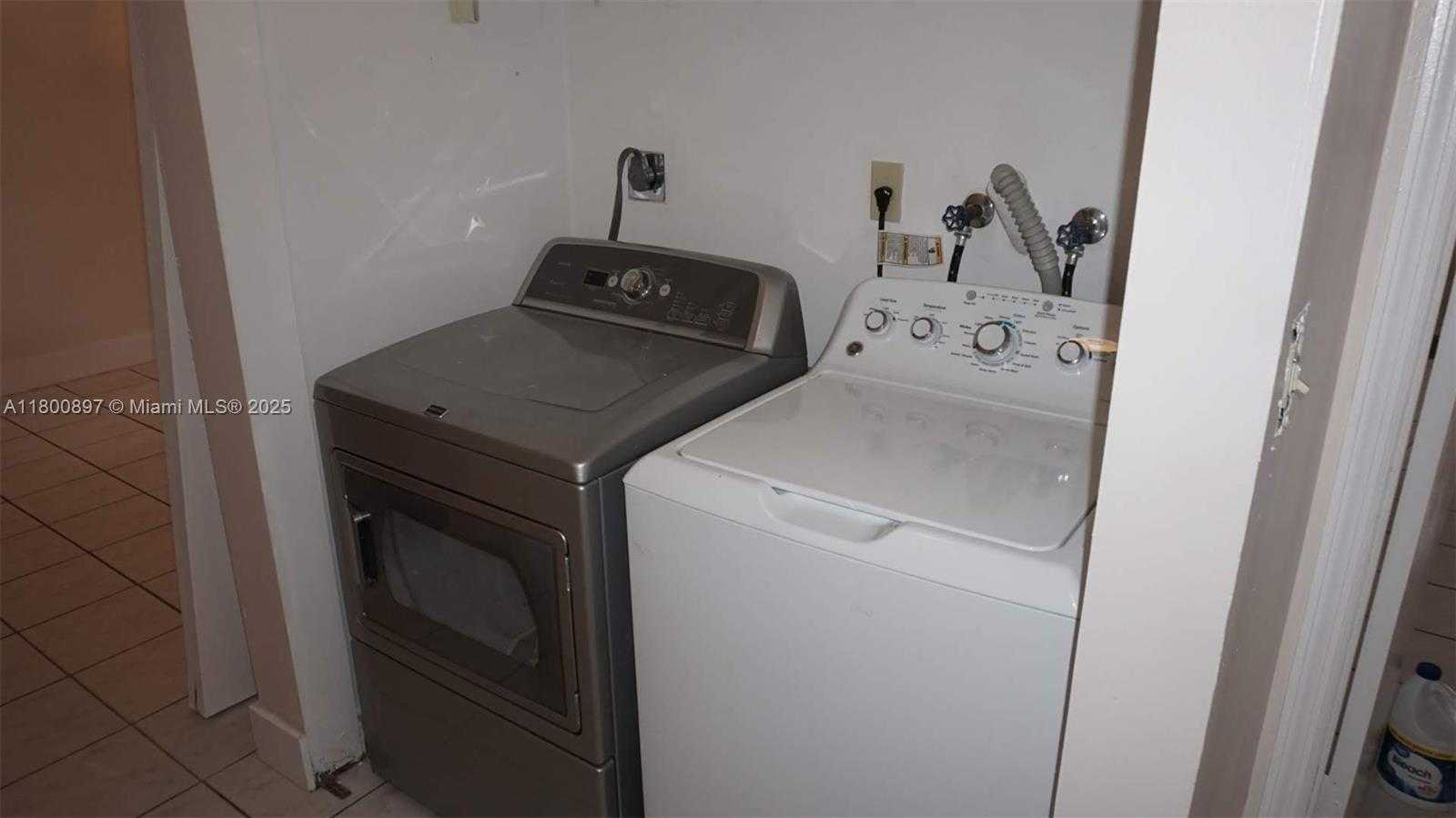 Small Image of 4909 SOUTH WEST 144TH CT, Miami Number 21