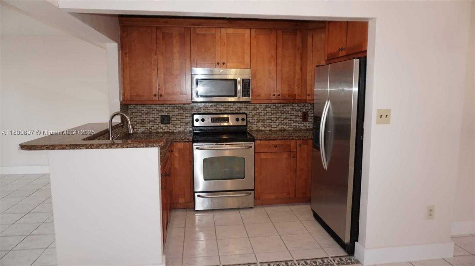 Small Image of 4909 SOUTH WEST 144TH CT, Miami Number 25