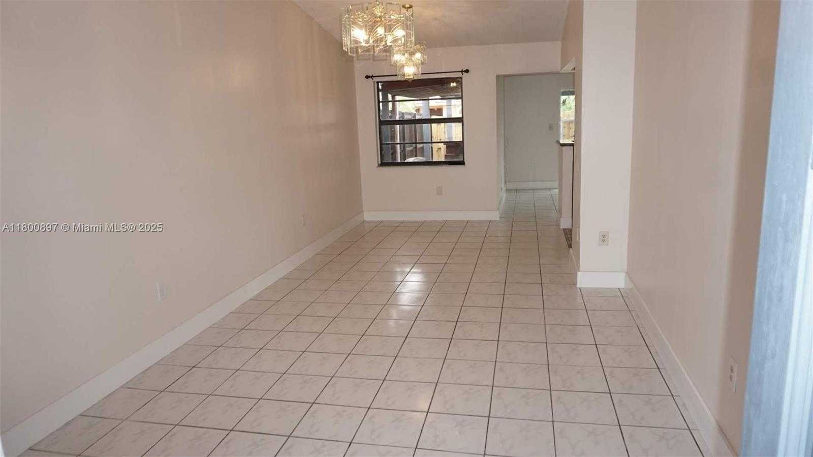 Small Image of 4909 SOUTH WEST 144TH CT, Miami Number 3
